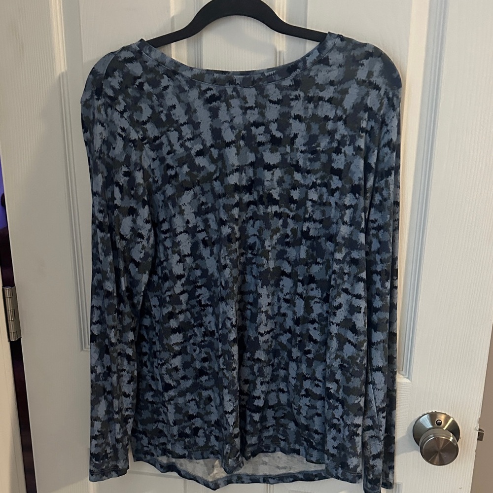 Orvis Perfect Tee relaxed fit Blue and Black Patterned Long Sleeve Top. Size L.